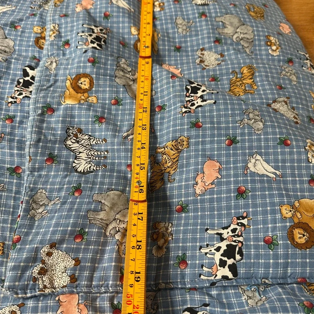 VTG Handmade Noahs Ark Quilt Nursery Comforter Blue Animal Family Pocket (40x52)